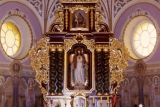 Wnętrze Kościoła pw. św. Barbary w Swornegaciach; neobarokowy ołtarz